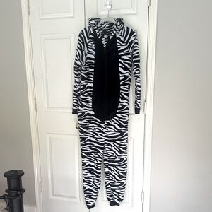 Adult small Super Cozy Zebra Onesie 
25.20.08EB
